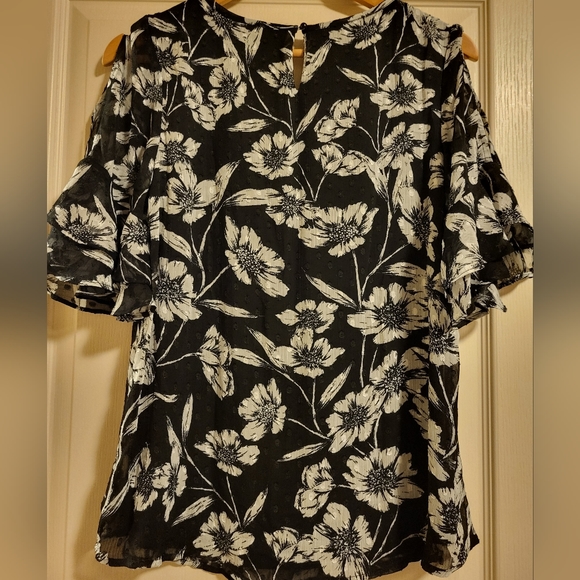 Sara Michelle Open Shoulder blouse Sz Medium - Picture 5 of 5